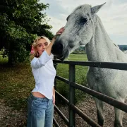 Imagem recente de sabcarpenter