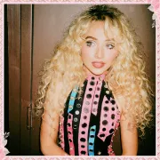 Imagem recente de sabcarpenter