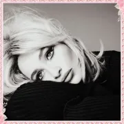 Imagem recente de sabcarpenter