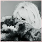 Imagem recente de sabcarpenter