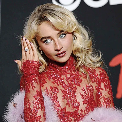 Imagem recente de sabrina