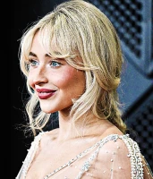 Imagem recente de sabrina