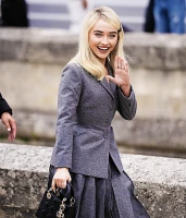 Imagem recente de sabrina