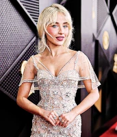 Imagem recente de sabrina