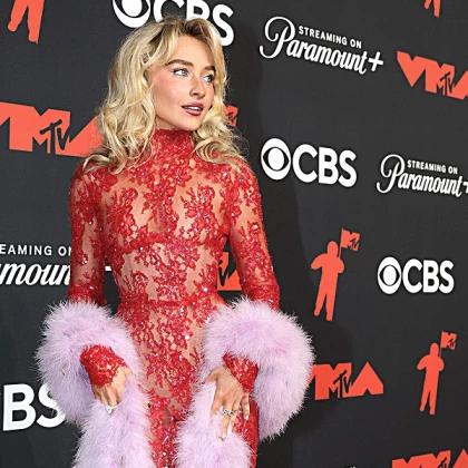 Imagem recente de sabrina