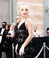 Imagem recente de sabrina