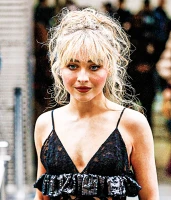 Imagem recente de sabrina