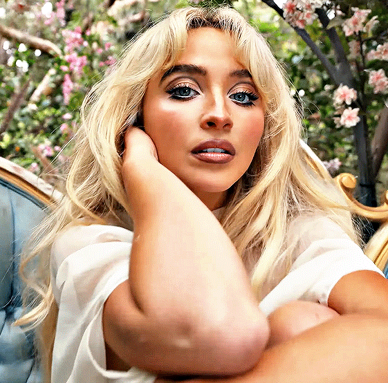 Imagem recente de sabrina