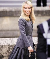 Imagem recente de sabrina