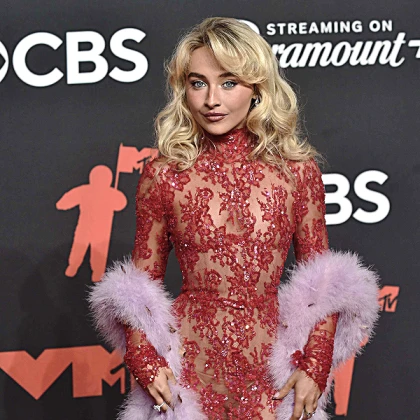 Imagem recente de sabrina