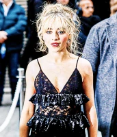 Imagem recente de sabrina