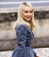 Imagem recente de sabrina