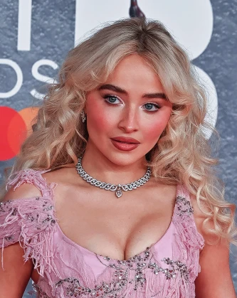 Imagem recente de sabrinacarpenter