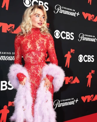 Imagem recente de sabrinacarpenter