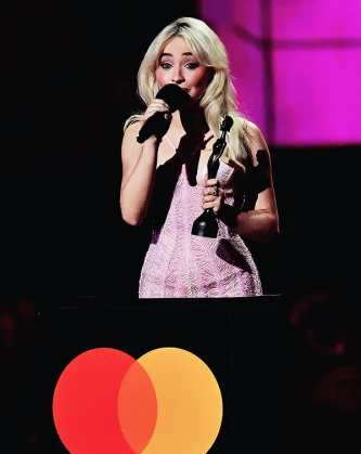 Imagem recente de sabrinacarpenter