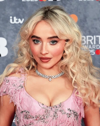 Imagem recente de sabrinacarpenter