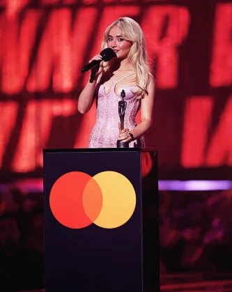 Imagem recente de sabrinacarpenter