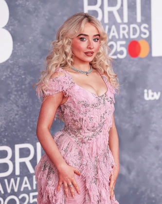 Imagem recente de sabrinacarpenter