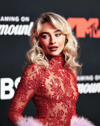 Imagem recente de sabrinacarpenter