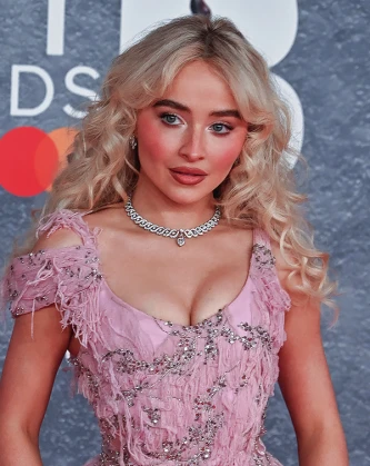 Imagem recente de sabrinacarpenter