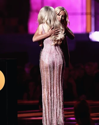 Imagem recente de sabrinacarpenter