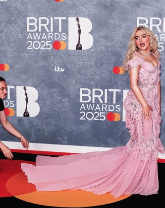 Imagem recente de sabrinacarpenter