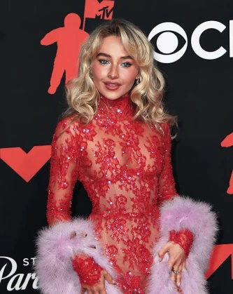 Imagem recente de sabrinacarpenter