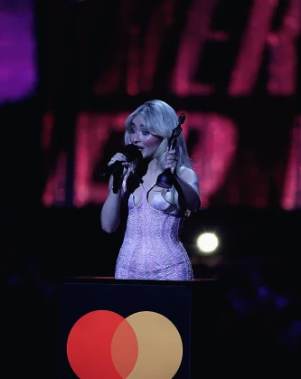 Imagem recente de sabrinacarpenter