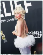 Imagem recente de sabrinacarpenter