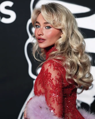 Imagem recente de sabrinacarpenter