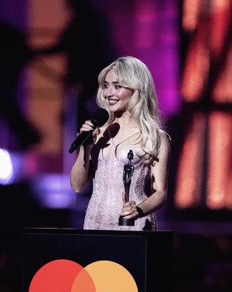 Imagem recente de sabrinacarpenter