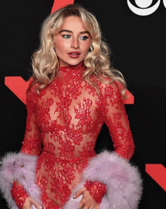 Imagem recente de sabrinacarpenter