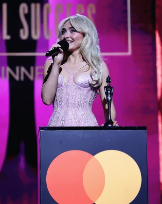 Imagem recente de sabrinacarpenter