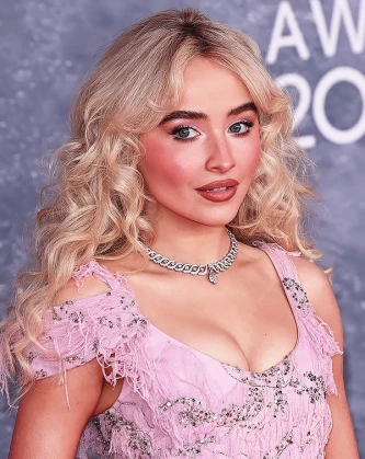 Imagem recente de sabrinacarpenter