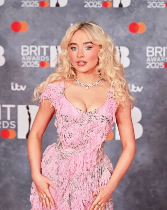 Imagem recente de sabrinacarpenter