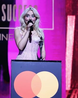 Imagem recente de sabrinacarpenter