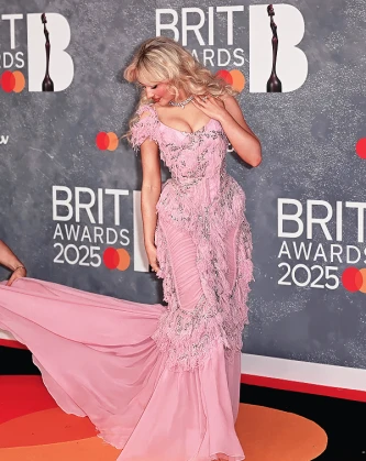 Imagem recente de sabrinacarpenter