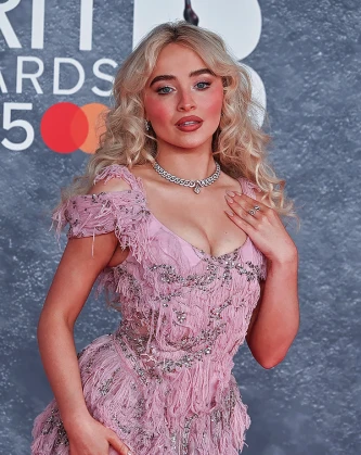 Imagem recente de sabrinacarpenter