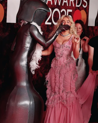 Imagem recente de sabrinacarpenter