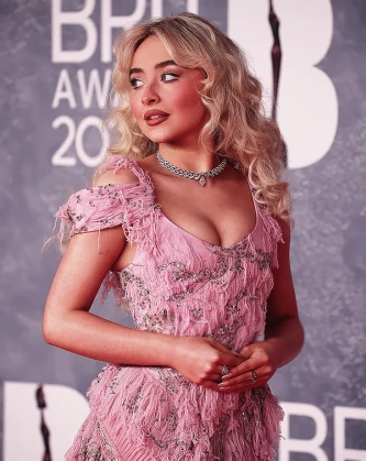 Imagem recente de sabrinacarpenter