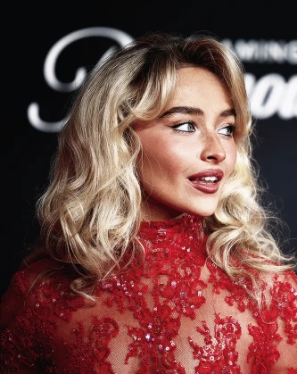 Imagem recente de sabrinacarpenter