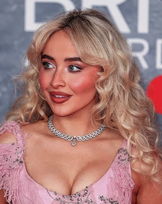 Imagem recente de sabrinacarpenter