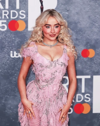 Imagem recente de sabrinacarpenter