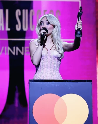 Imagem recente de sabrinacarpenter