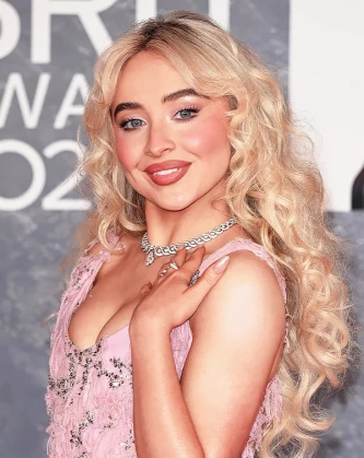 Imagem recente de sabrinacarpenter