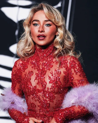 Imagem recente de sabrinacarpenter