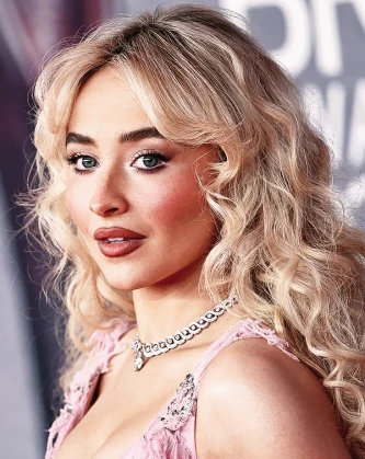 Imagem recente de sabrinacarpenter