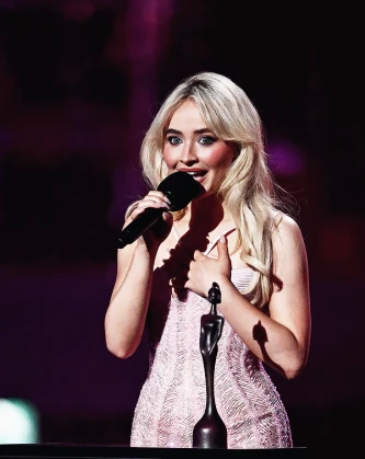 Imagem recente de sabrinacarpenter