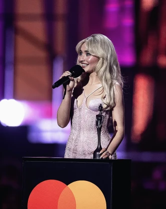 Imagem recente de sabrinacarpenter