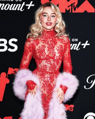 Imagem recente de sabrinacarpenter